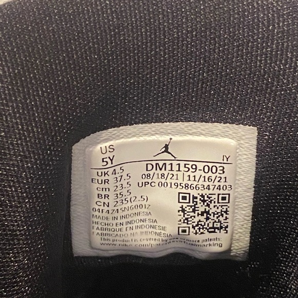 Air Jordan Shoes Black and Red Youth Size 5Y DM1159-003 - Picture 10 of 16